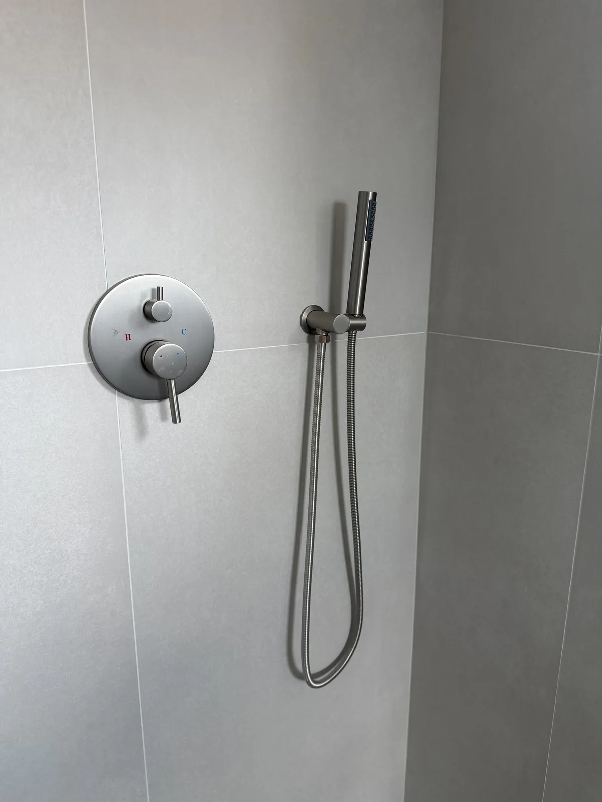 Round brushed nickel thermostatic valve and handheld on a slide bar